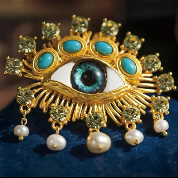 Hemlock Pearl Baroque Embellished Blue Eyes Brooch - Picture 4 of 15